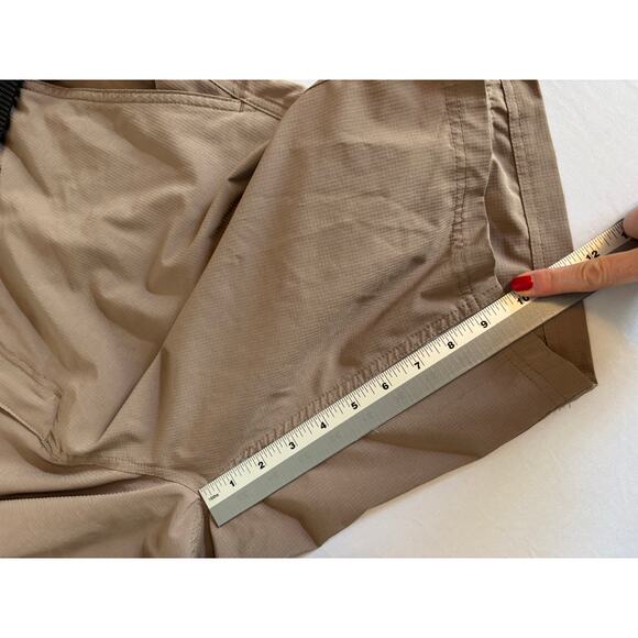 Gerry Men's Tan Cargo Hiking Shorts 40 Stretch Travel Outdoors Lightweight - Picture 9 of 10